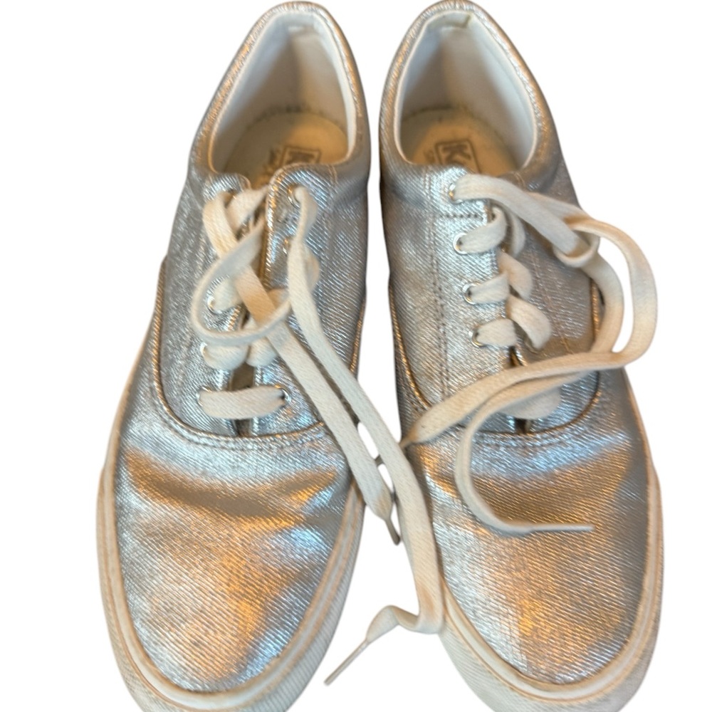 NWOT Metallic KEDS Woman’s Size 8 Silver Canvas